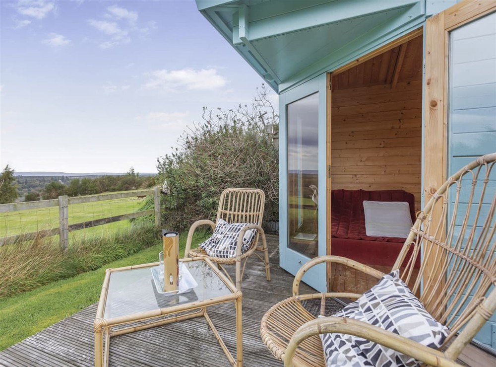 Sitting-out-area at East Cottage in Cawdor, Morayshire