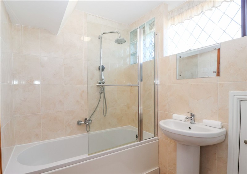 This is the bathroom at East Cottage, East Knapton near Rillington