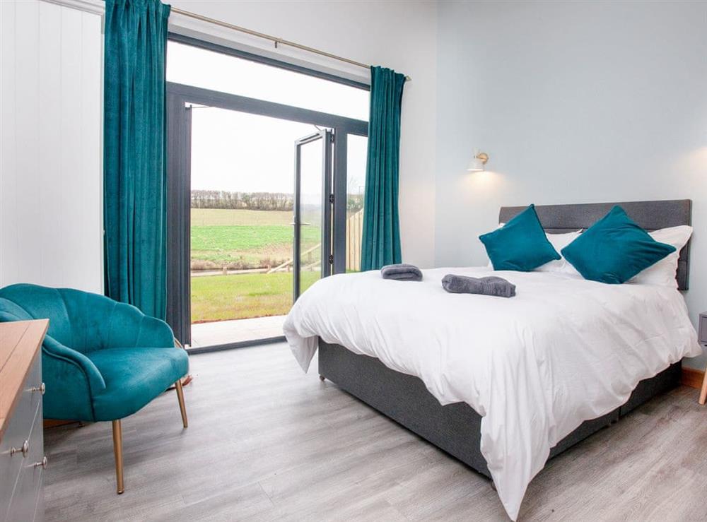Double bedroom at East Dunster Deer Farm – Kingfisher Lodge in Cadeleigh, Devon