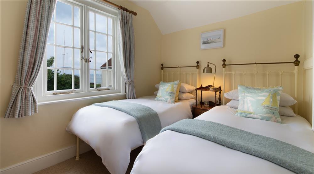 The second twin bedroom at East Rosetta Cottage in Cowes, Isle Of Wight