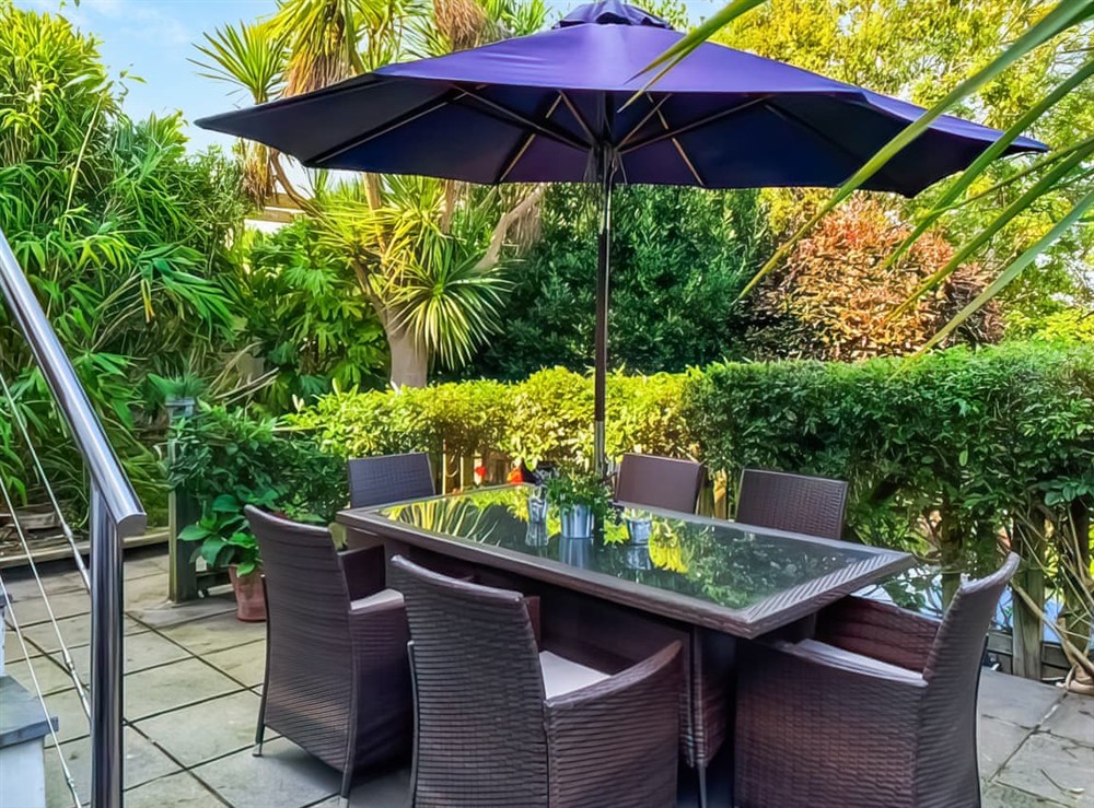 Sitting-out-area at East Winds in Salcombe, Devon