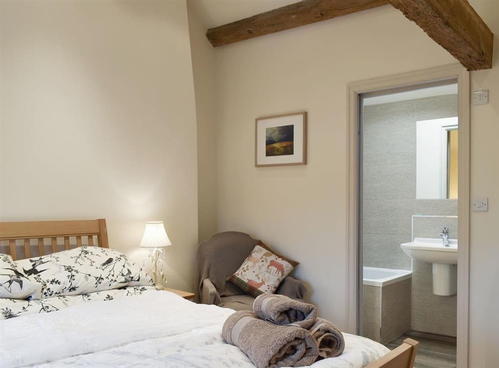 Attractive en-suite double bedroom at Easter Cottage in Bamford, near Hope Valley, Derbyshire