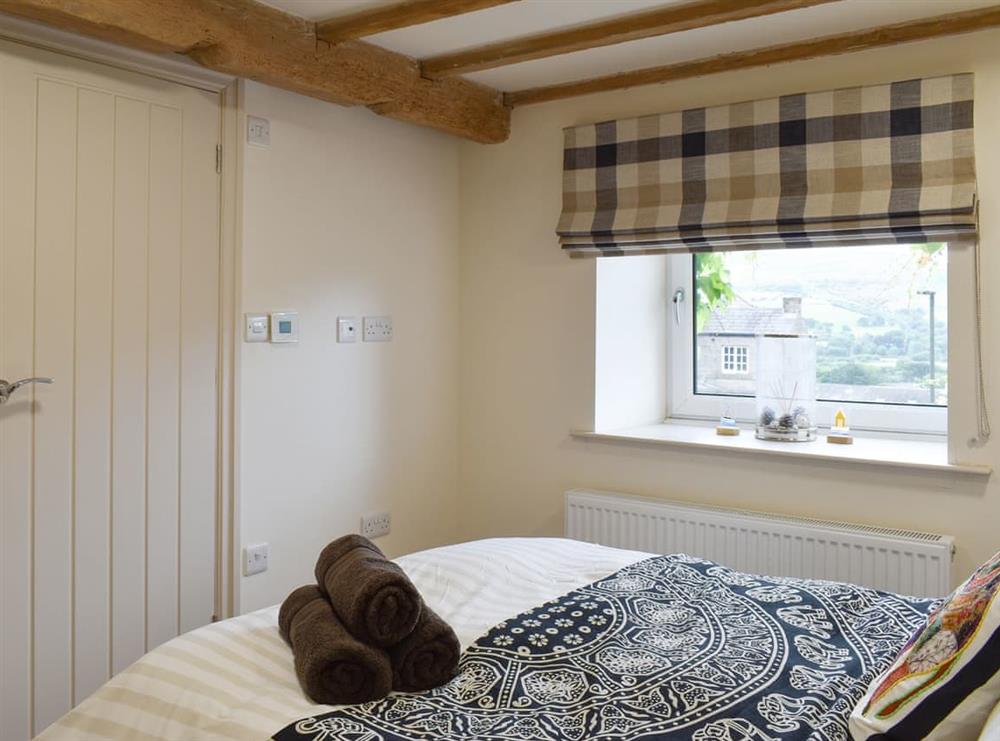 Peaceful en-suite double bedroom at Easter Cottage in Bamford, near Hope Valley, Derbyshire