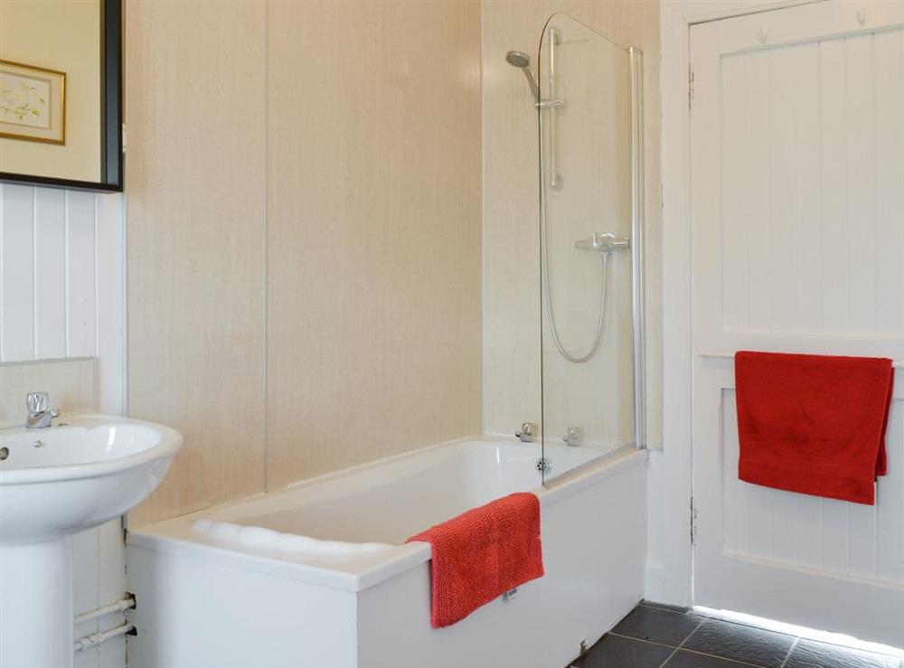 Bathroom at Easter Rattray Cottages: The Bothy in Blairgowrie, Perthshire