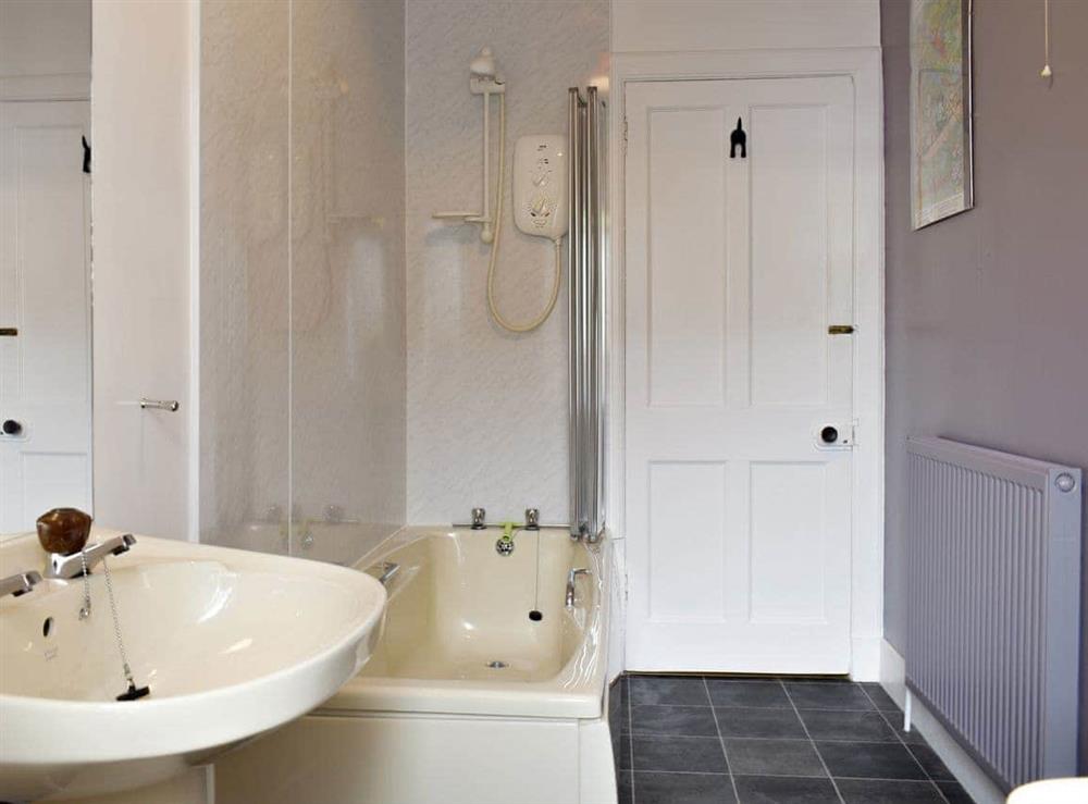 Family bathroom with shower over bath at Eastertown in Rothiemay, Huntly, Aberdeenshire