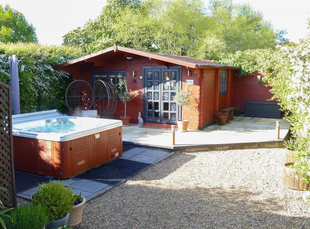 Hot tub and summerhouse at Easthorpe Retreat in Easthorpe, near Colchester, Essex