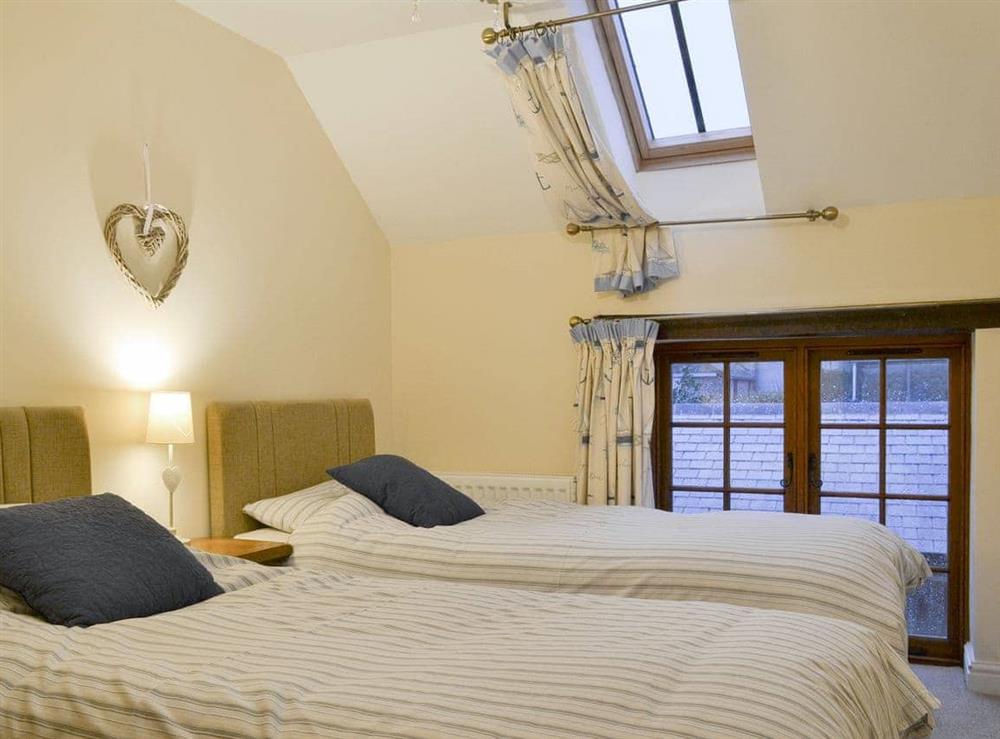 Comfortable twin bedroom at Tawny Owl, 