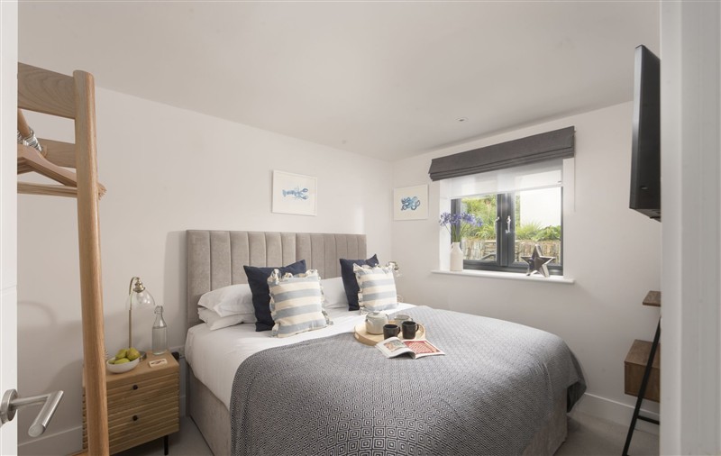 A bedroom in Ebbtide at Ebbtide, Cornwall
