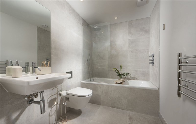 This is the bathroom at Ebbtide, Cornwall