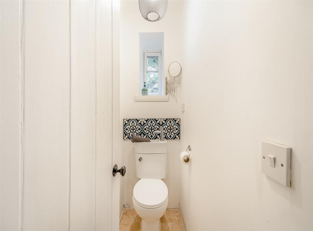 Separate toilet at Eckford Cottage, 