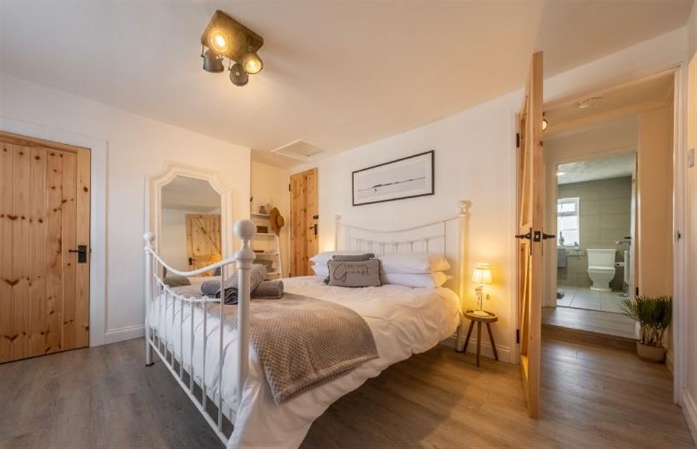 Master bedroom with 5’ king-size bed at Eden Cottage, Wells-next-the-Sea