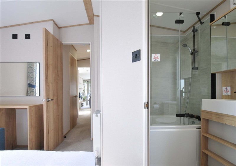 The bathroom at Eden Way 47, Par