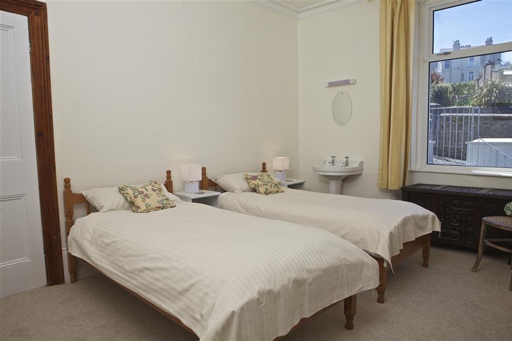 Twin bedroom at Edinburgh House in , Salcombe