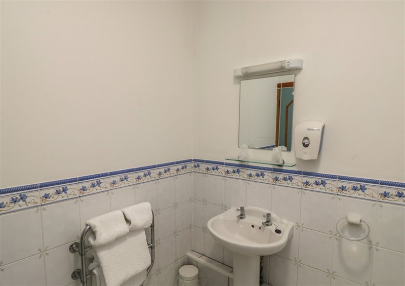 The bathroom at Egret, Kingsteignton