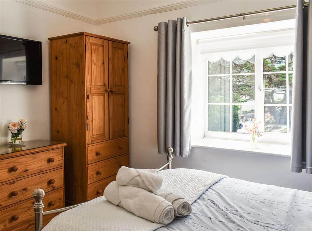 Double bedroom (photo 2) at Egryn Bach in Nefyn, Gwynedd
