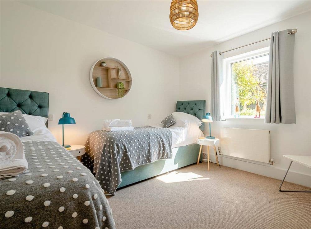 Twin bedroom at Eider Cottage at Lower Mill in Cirencester, Gloucestershire