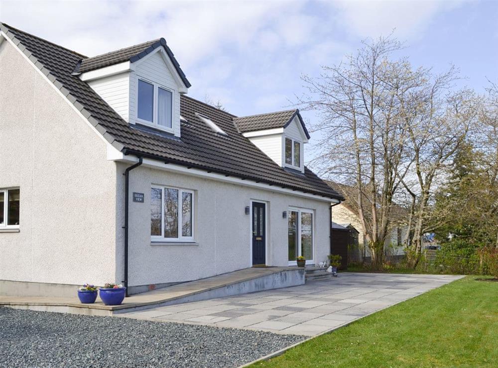 Attractive detached holiday home at Eilean View (Island View) in Inverasdale by Poolewe, Ross-Shire