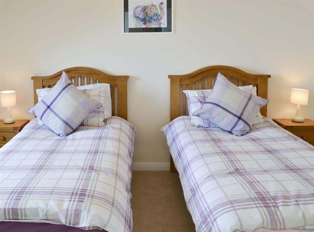 Light and airy en-suite twin bedroom at Eilean View (Island View) in Inverasdale by Poolewe, Ross-Shire