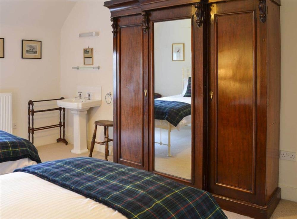 Lovely twin bedded room at Einich in Newtonmore, near Aviemore, Inverness-Shire