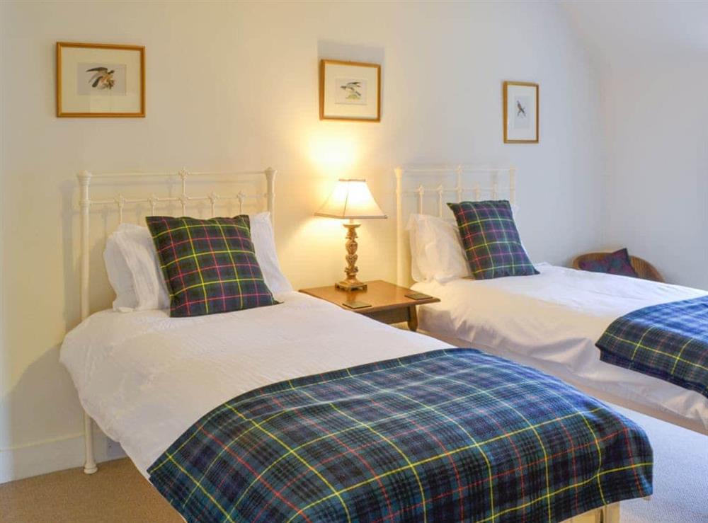 Well-appointed twin bedded room at Einich in Newtonmore, near Aviemore, Inverness-Shire