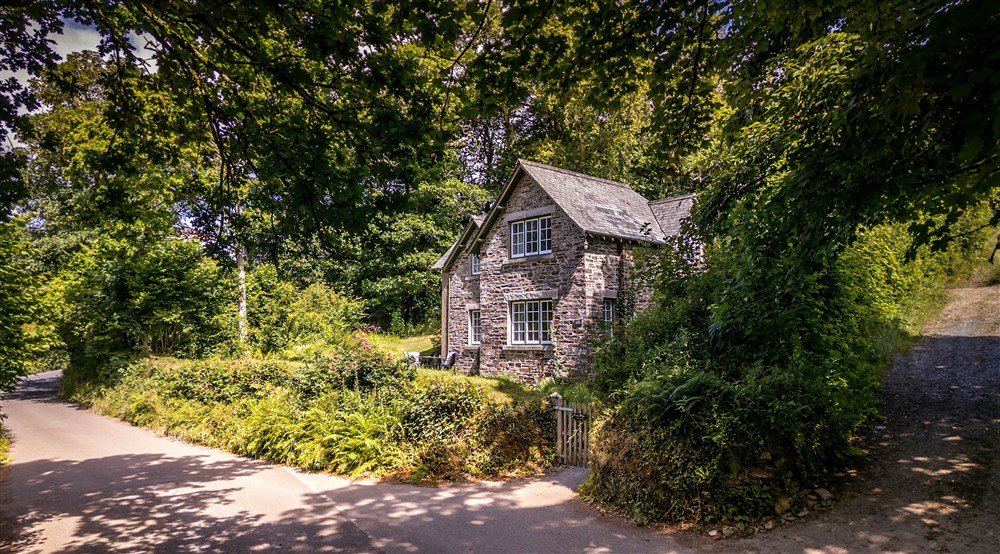 Elbow Cottage and the access country lane, Cornwall at Elbow Cottage in St Dominick, Cornwall