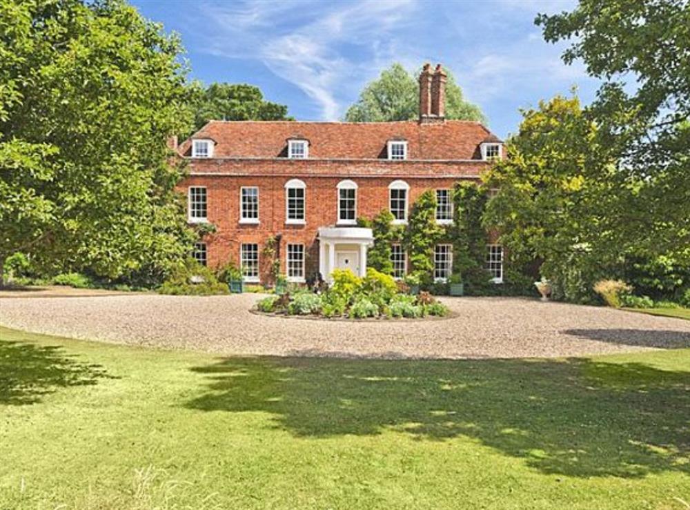 Eldred House in LayerdelaHaye, near Colchester, Essex sleeps 16