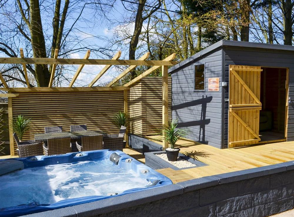 Hot tub at Stone Cottage, 
