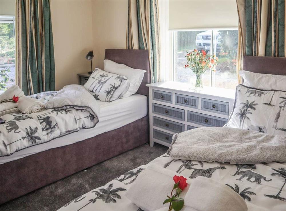 Twin bedroom at Elizabeth Lodge in Ashford, Aberdeenshire