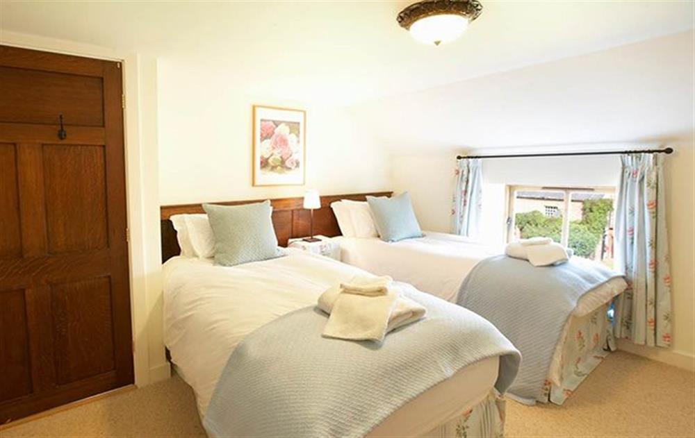 Twin bedroom with 2’ 10 beds at Elk Cottage, Glassonby