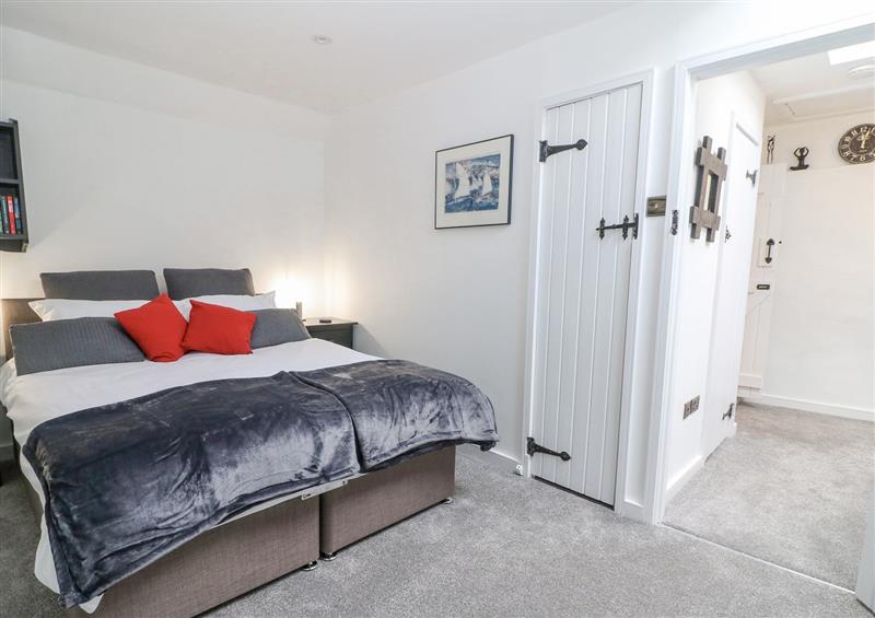One of the 2 bedrooms at Ellies Cottage, Burford