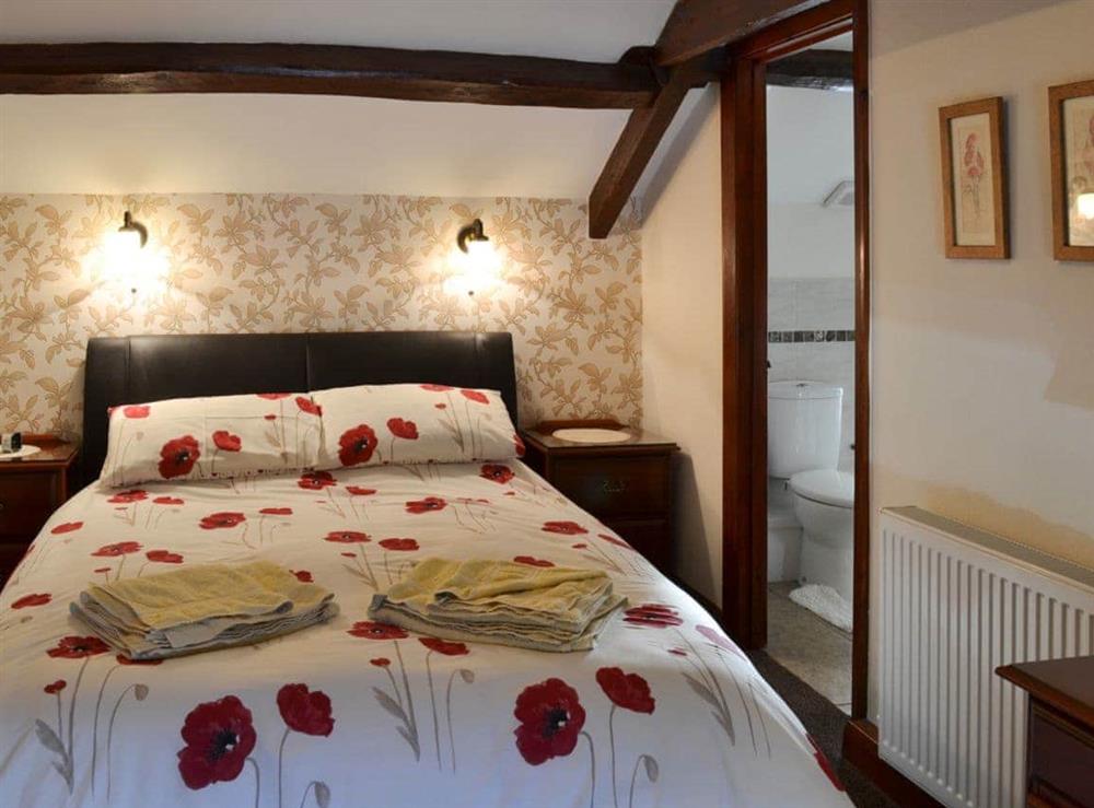 Beamed double bedroom with en-suite at Batty Barn, 