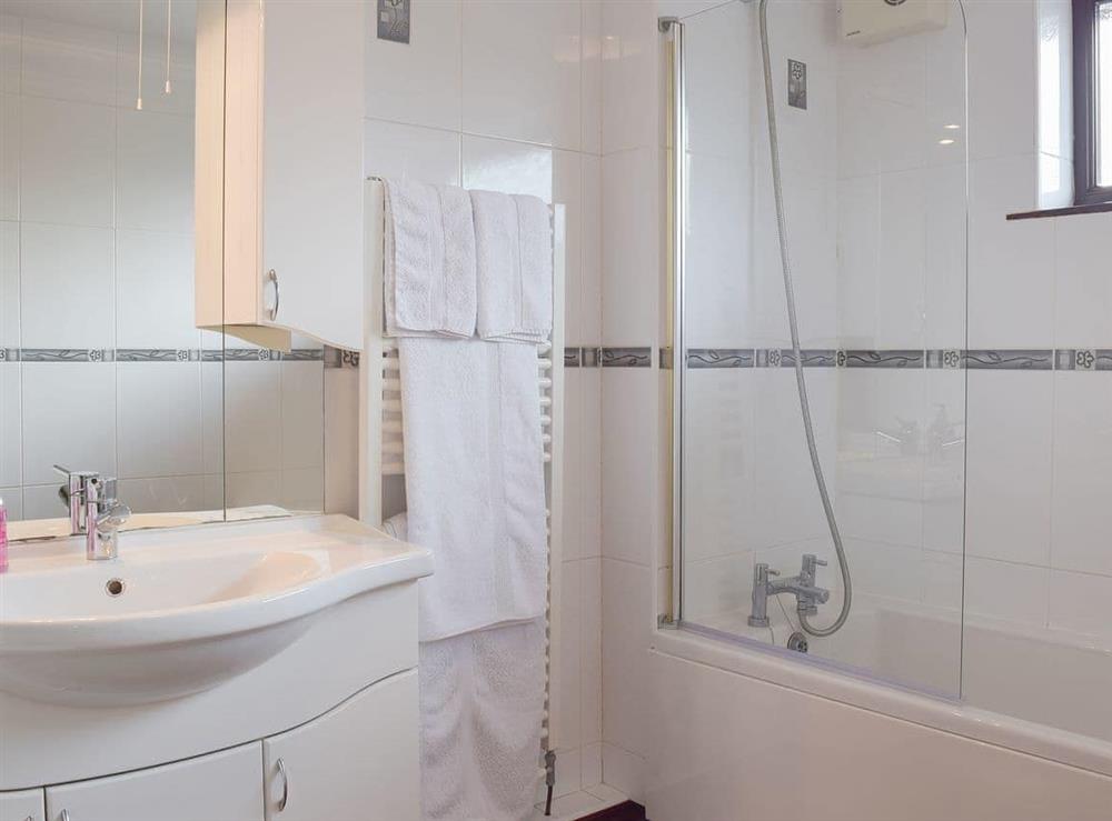 Bathroom with shower over the bath at Elm View, 
