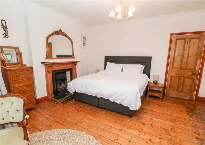 Double bedroom (photo 2) at Elmbank, Looe, Cornwall