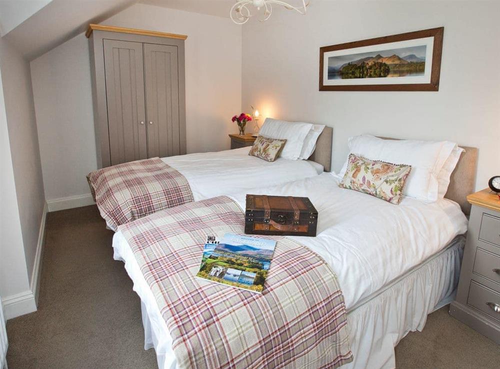 Twin bedroom with zip link beds that can be arranged as a double bed at Elmcot in Keswick, Cumbria