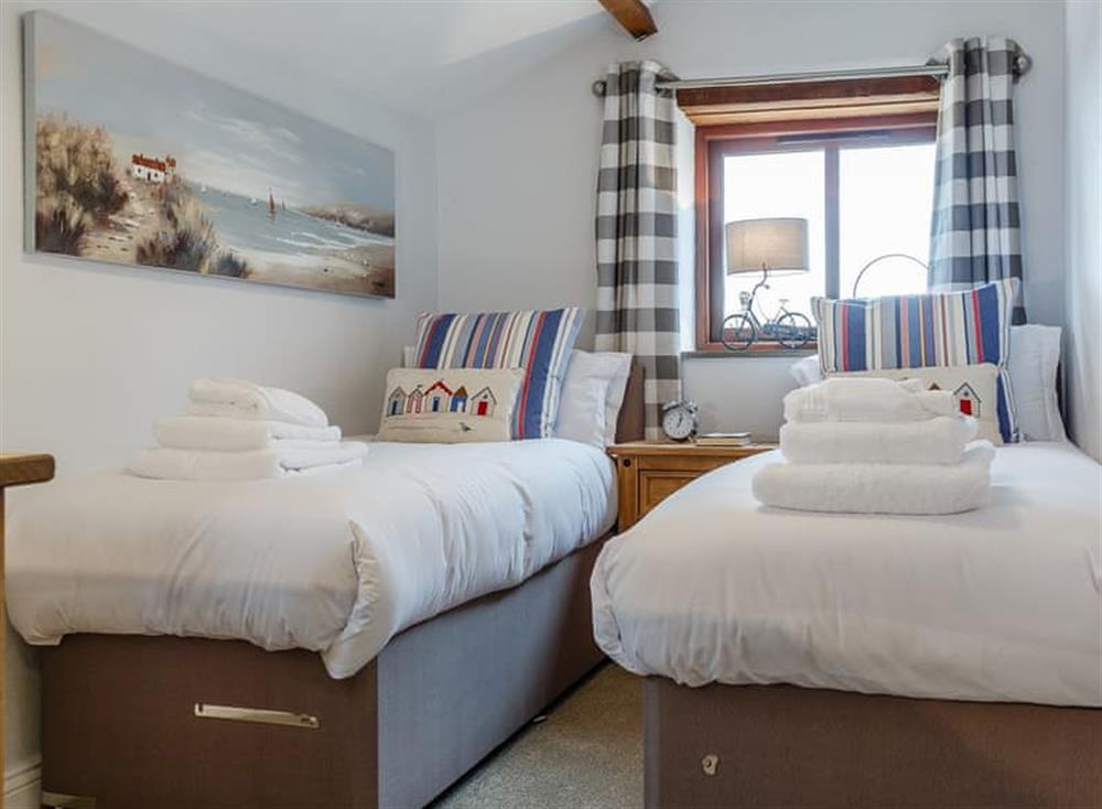 Twin bedroom at Elysian Barn in Bude, Cornwall