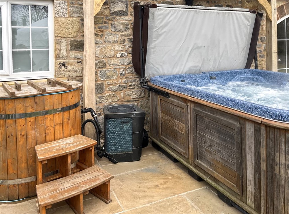 Hot tub at Ember Sky Yurt in Beadnell, Northumberland