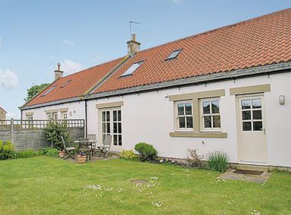 Embleton Cottage in Beadnell, Northumberland sleeps 6