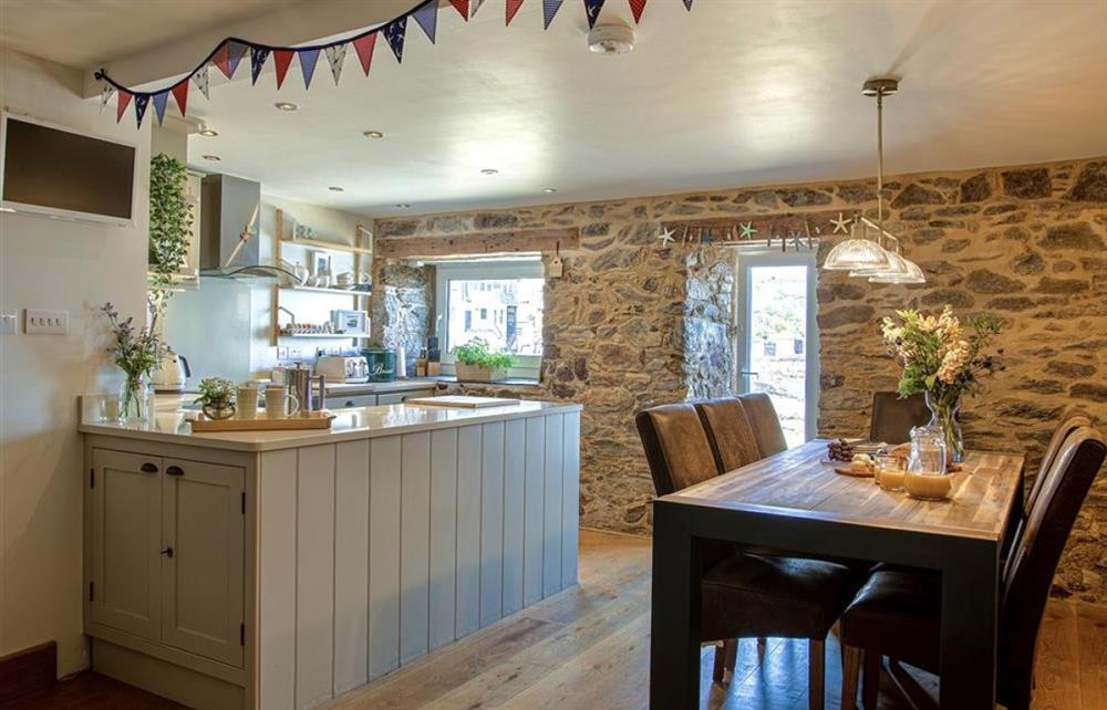 Kitchen dining at Emelle in Cawsand