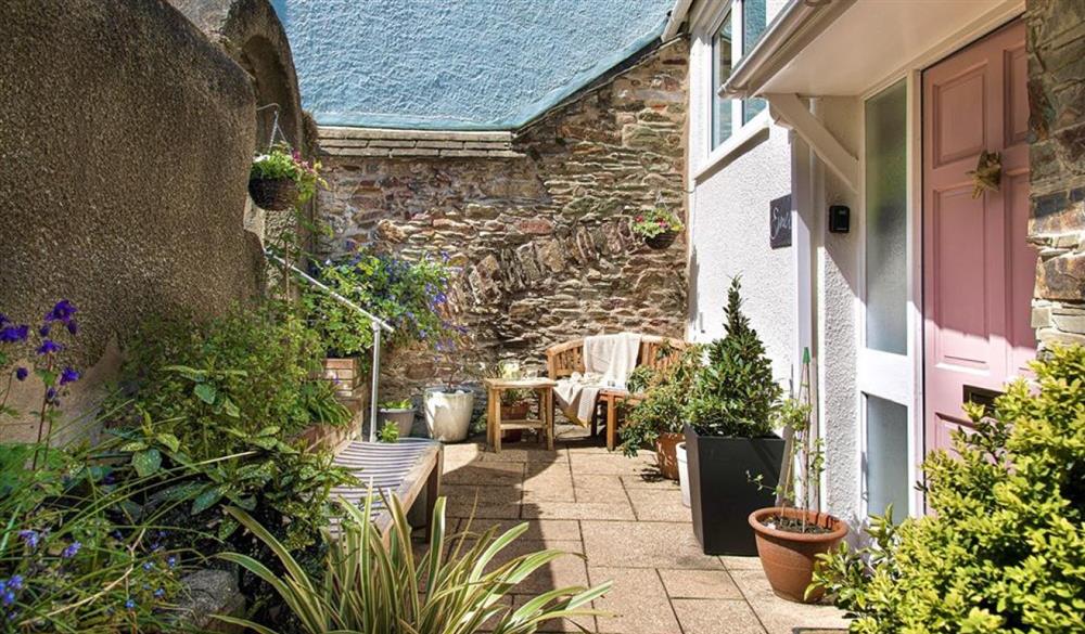 Pretty outside space at Emelle in Cawsand