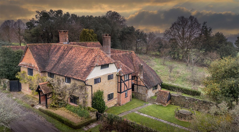 The exterior of Emley Farmhouse, Surrey (photo 3) at Emley Farmhouse in Godalming, Surrey