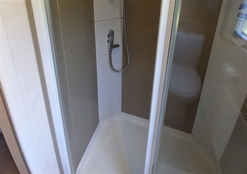 The bathroom at Emma 6, Llandegfan