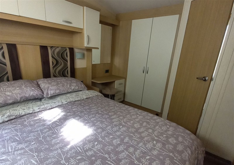 This is a bedroom at Emma 6, Llandegfan