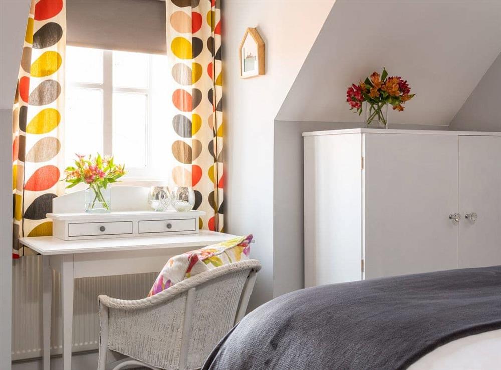 Dressing area within the en-suite double bedroom at Endeavour Cottage in Whitby, North Yorkshire