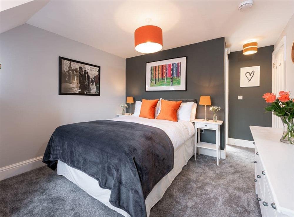 Relaxing en-suite double bedroom at Endeavour Cottage in Whitby, North Yorkshire