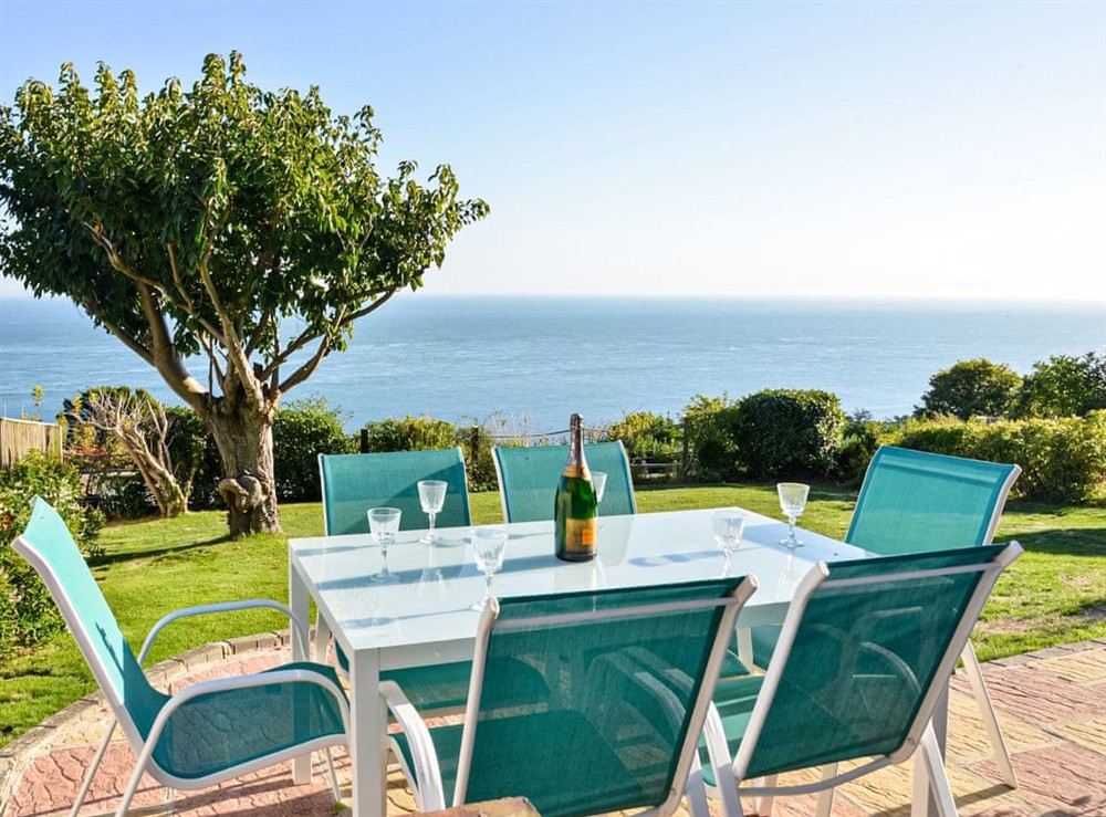 Sitting-out-area at Englefield in Ventnor, Isle of Wight