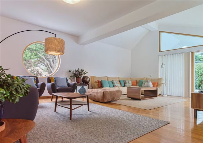 Inside at Equinox: Elegant house with a swimming pool, Cornwall