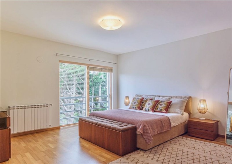 One of the bedrooms at Equinox: Elegant house with a swimming pool, Cornwall