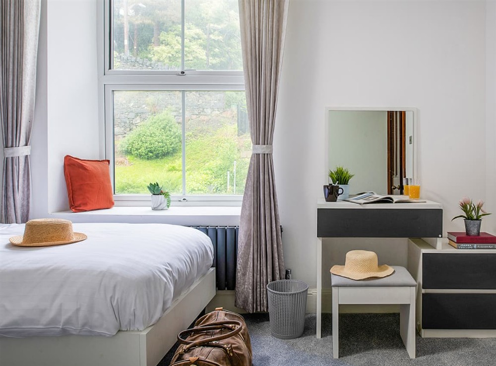 Twin bedroom