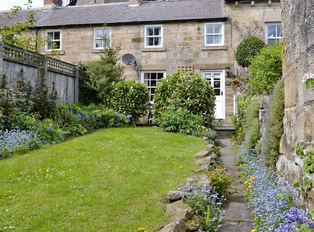 Esk Cottage in Egton Bridge near Whitby, North Yorkshire sleeps 3