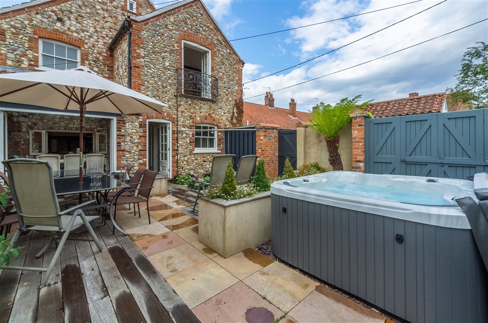 Courtyard garden with hot tub at Estcourt House, Burnham Market